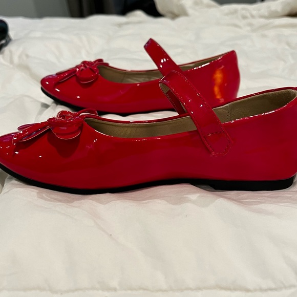 Red Mary Jane flats with bows - Picture 3 of 6